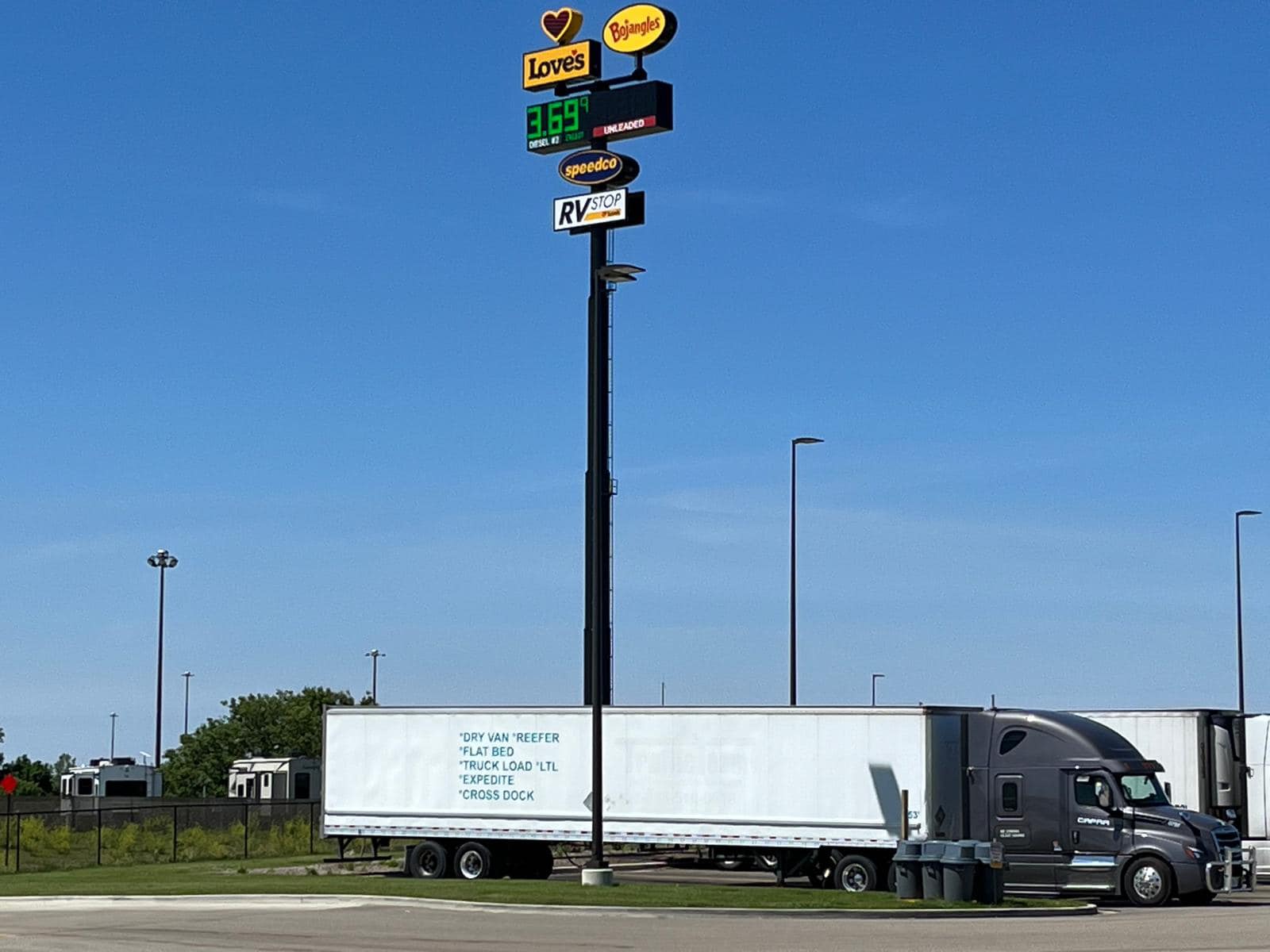 Northern Capra tractor trailer for dry van and reefer freight service